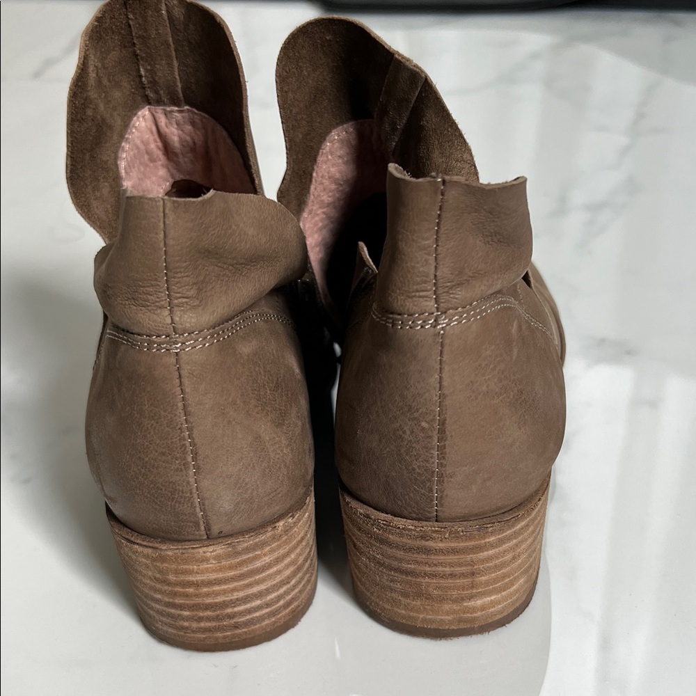Seychelles Taupe Ankle Leather Boots - Picture 3 of 5